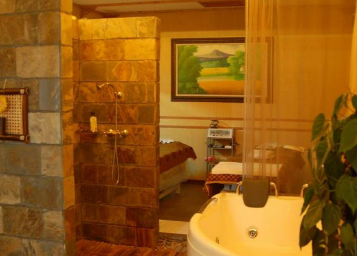 Noble Center Hotel Shanghai Bagian luar foto
