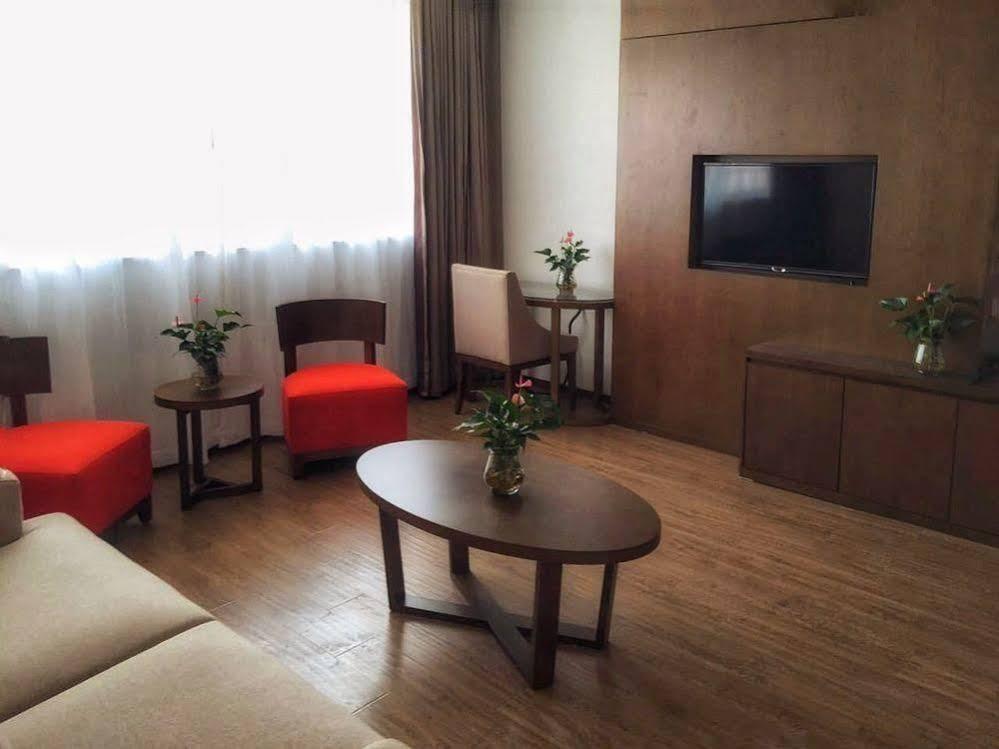 Noble Center Hotel Shanghai Bagian luar foto